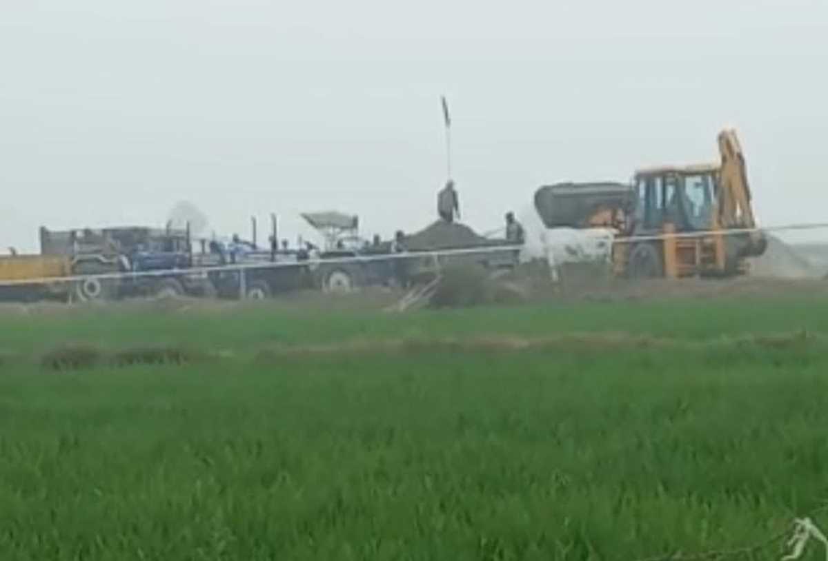 रबूपुरा : पुरानी यमुना नदी में बड़े पैमाने पर जारी है अवैध खनन